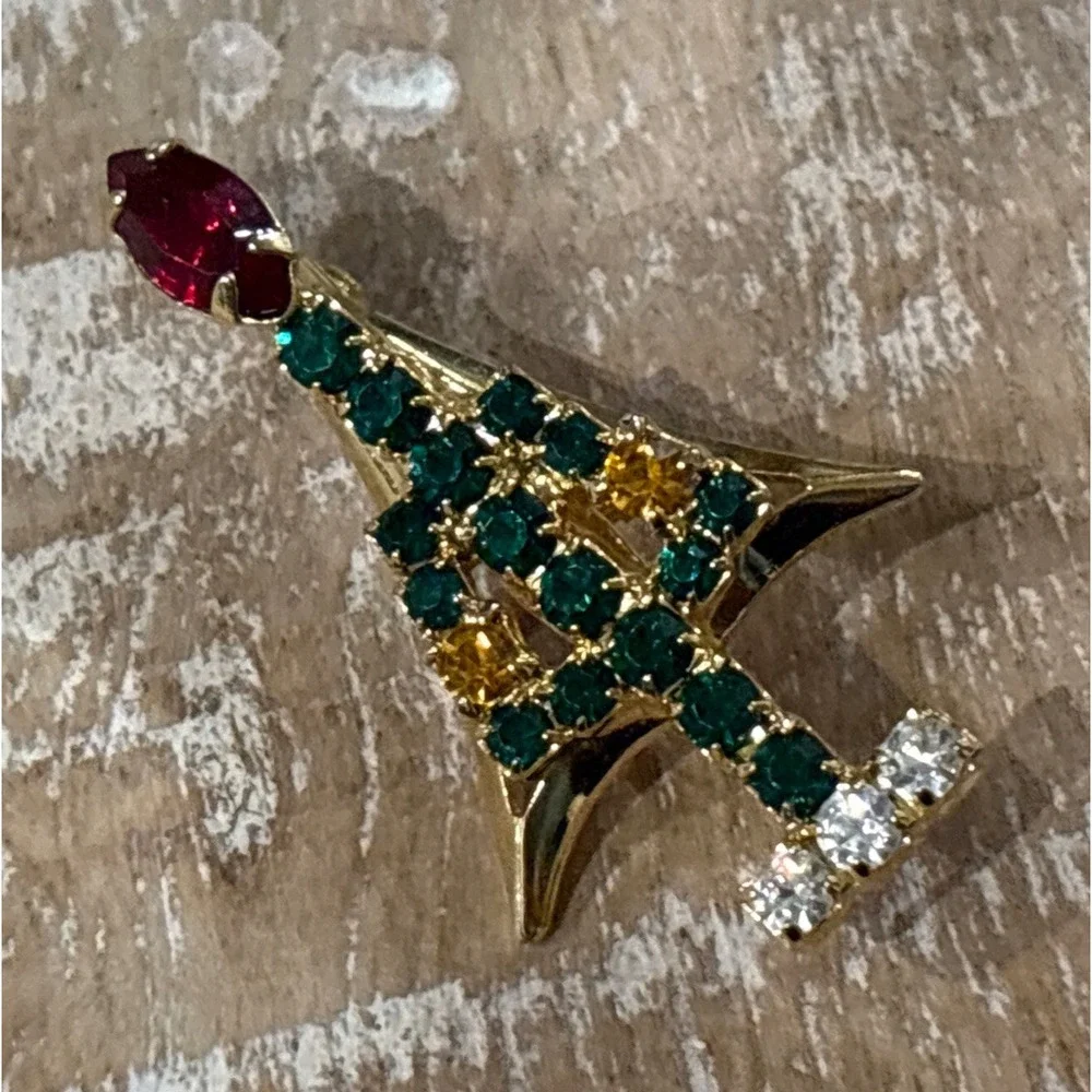 Vintage Christmas Tree Brooch Red Crystal Green Rhinestone Gold Tone Modernist